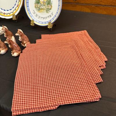 Fitz and Floyd Fox Napkin Rings and Canapé Knives, Decorative Plates and Napkins