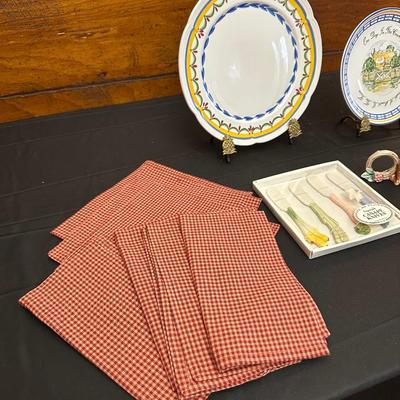 Fitz and Floyd Fox Napkin Rings and Canapé Knives, Decorative Plates and Napkins