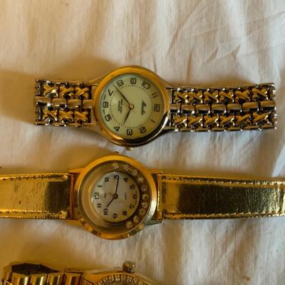 Lot of gold toned watches