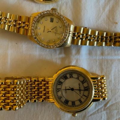 Lot of gold toned watches