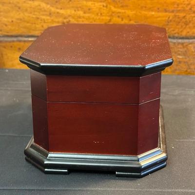 Lot of Christmas Decor including Thomas Kinkade’s Holiday Music Box, Snowman Oval Platter and More!