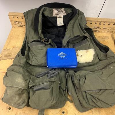 LL Bean Fishing Vest (size M) & Contents (B2-MG)