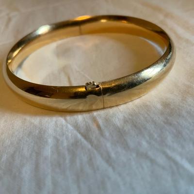 Gold Toned bangle bracelet