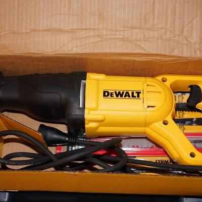 DEWALT RECIPROCATING SAW DWE 304 CORDED NEW IN BOX WITH BLADES