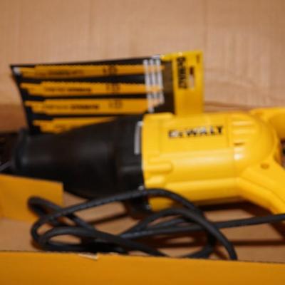 DEWALT RECIPROCATING SAW DWE 304 CORDED NEW IN BOX WITH BLADES
