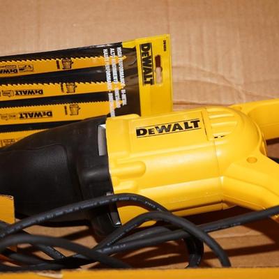 DEWALT RECIPROCATING SAW DWE 304 CORDED NEW IN BOX WITH BLADES