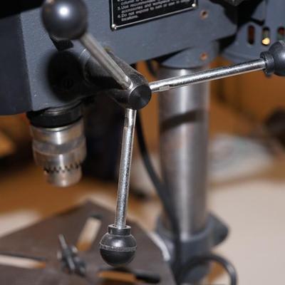 CRAFTSMAN 8" DRILL PRESS. TABLE TOP LIGHTWEIGHT /ROTATES