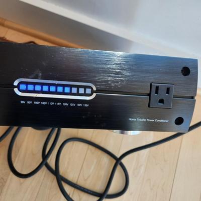 Panamax M5100-EX Surge Protector Home Theater Power Conditioner Powers Up W Original Box