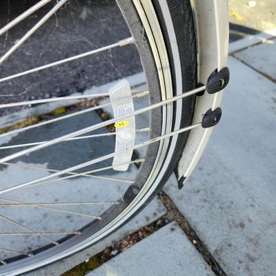 Jamis Commuter 3 Bike Size 17.5" w Performance Bike Trainer