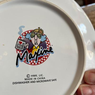 Lot 89 set of 4 Maxine plates