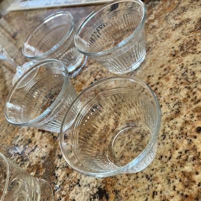 Lot 91 12 clear ramikins, 2 crystal cordial glasses, 3 wine glasses