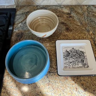 Lot 94 dog bowl, Rome plate and vineyard pattern bowl