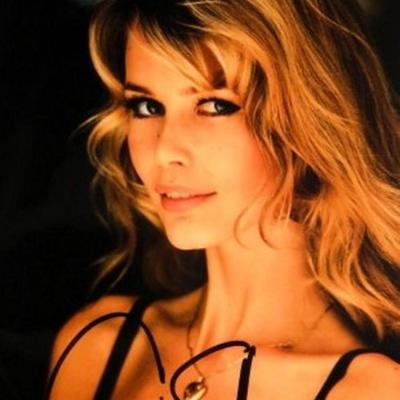 Claudia Schiffer signed portrait photo 