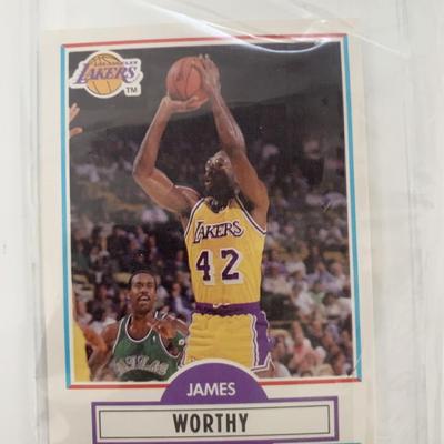 James Worthy Lakers Fleer '90 Basketball Card