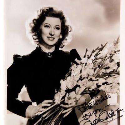 Greer Garson signed portrait photo 