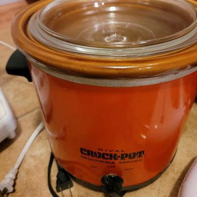 Crock pot, blender and hand mixer