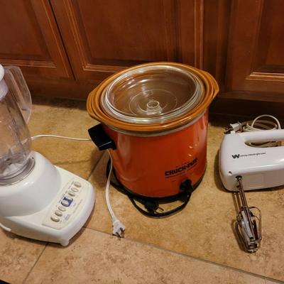 Crock pot, blender and hand mixer