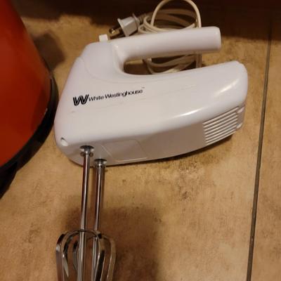 Crock pot, blender and hand mixer