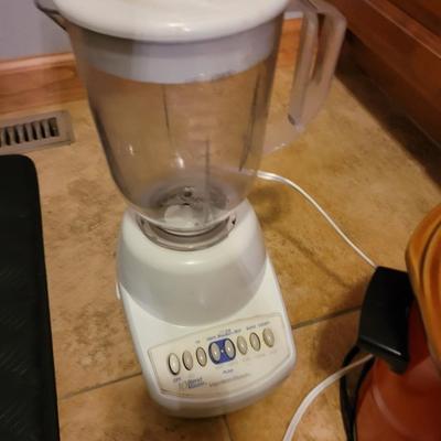 Crock pot, blender and hand mixer