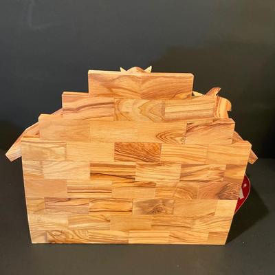 LOT::4 Carved Olive Wood Nativity Set, Nativity Scene Creche, Porcelain Holy Family Figurine and Santa holding a child by Josef