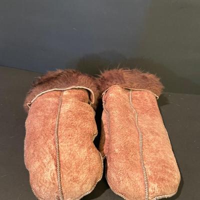 LOT: 12 Shearling Hat and Mittens, Sophia Loren Coffee Table Book, Vintage Brown Leather Powder Compact, and Silk Scarves