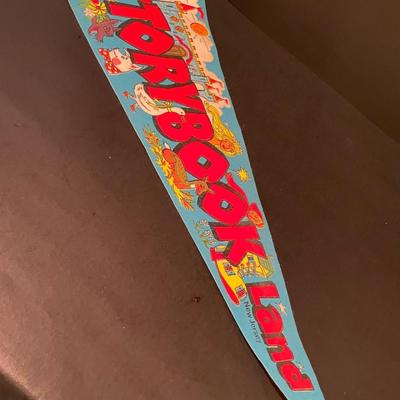 LOT::15 Comical Mouse and Troll and a Variety of Felt Banners