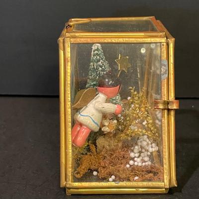 LOT::17 . Smoking Talisman Soldier, Charming Miniature Winter Scene Dioramas, and Musical Manager Scene