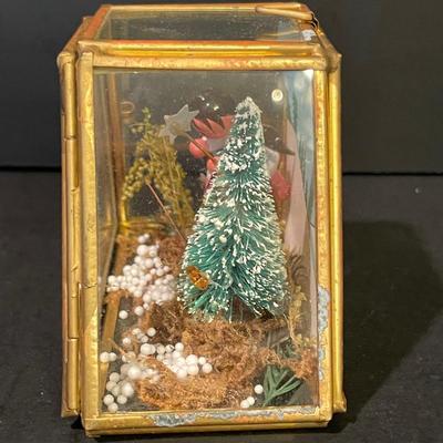 LOT::17 . Smoking Talisman Soldier, Charming Miniature Winter Scene Dioramas, and Musical Manager Scene