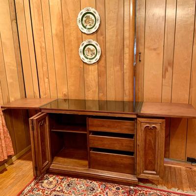 LOT 28: Vintage/Mid Century Flip Top Dry Bar/ Buffett with 3 Drawers