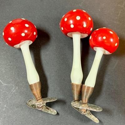 LOT 33: Vintage Glass Mushrooms Clip on Ornaments and Miniature Blown Glass Mushroom Ornaments