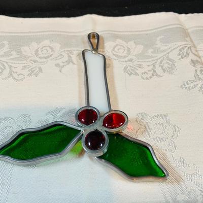 LOT46: Assortment of 6 Stain Glass Sun-catchers