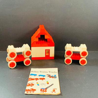 LOT 52: Vintage Renwal Human Skull Life Size Assembly Kit and Human Skeleton Assembly Kit and Lego Building Blocks