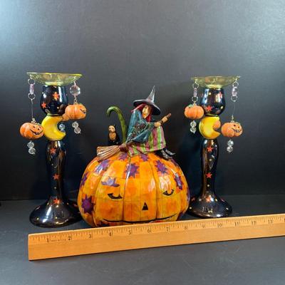 LOT 53: Jim Shore Halloween Witch on a Pumpkin " An Eerie Eve Awaits" Figurine and Holloween Candle Sticks and Toppers