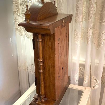 LOT 61: Vintage Ridgeway Made in Germany Mantle Calendar Clock