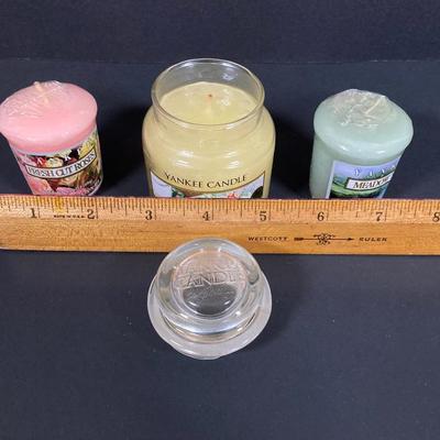 LOT 70: Vintage Underwriter's Laboratories, Inc. Portable Lamp, Haddonfield Homes Book, Collection of Litho Sketch Art Work and...