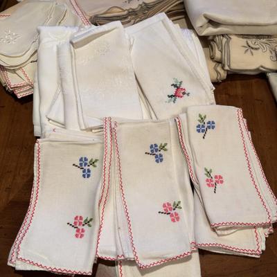 LOT 91: Collection of Vintage Embroidered Table Linens, Napkins, and More