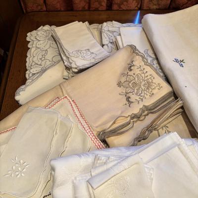 LOT 91: Collection of Vintage Embroidered Table Linens, Napkins, and More