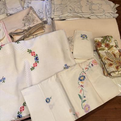 LOT 91: Collection of Vintage Embroidered Table Linens, Napkins, and More