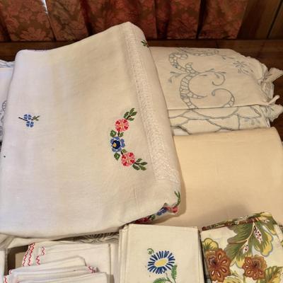 LOT 91: Collection of Vintage Embroidered Table Linens, Napkins, and More