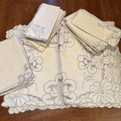 LOT 91: Collection of Vintage Embroidered Table Linens, Napkins, and More