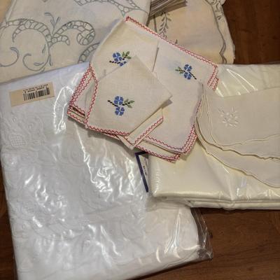 LOT 91: Collection of Vintage Embroidered Table Linens, Napkins, and More