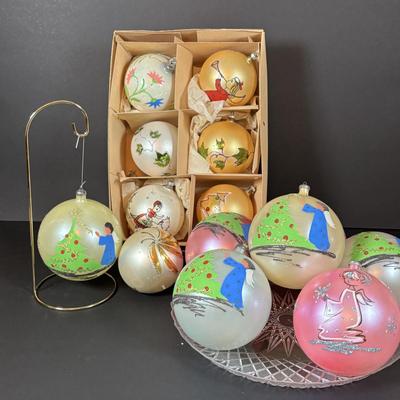 LOT 93: Vintage Hand Painted Christmas Bulbs