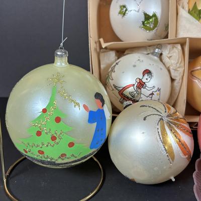 LOT 93: Vintage Hand Painted Christmas Bulbs