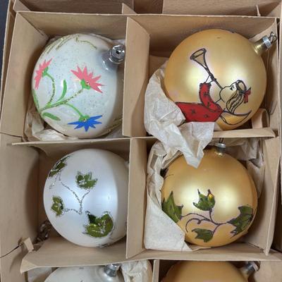 LOT 93: Vintage Hand Painted Christmas Bulbs