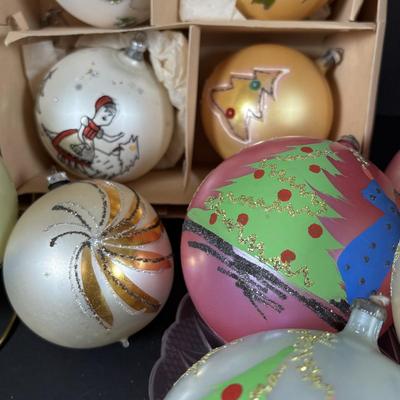 LOT 93: Vintage Hand Painted Christmas Bulbs