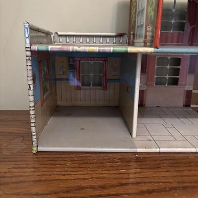 LOT:101: Vintage Tin Marx Doll House with Plastic MCM Doll Furniture