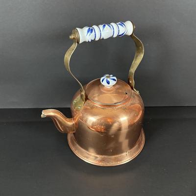 LOT 103: Copper Tea Kettles/Pots, a Creamer and Sugar Bowl and Wall/Jello Mold