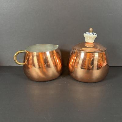 LOT 103: Copper Tea Kettles/Pots, a Creamer and Sugar Bowl and Wall/Jello Mold