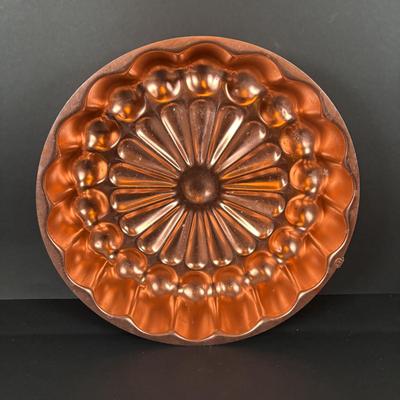 LOT 103: Copper Tea Kettles/Pots, a Creamer and Sugar Bowl and Wall/Jello Mold