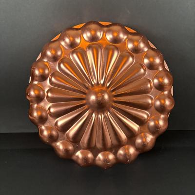 LOT 103: Copper Tea Kettles/Pots, a Creamer and Sugar Bowl and Wall/Jello Mold